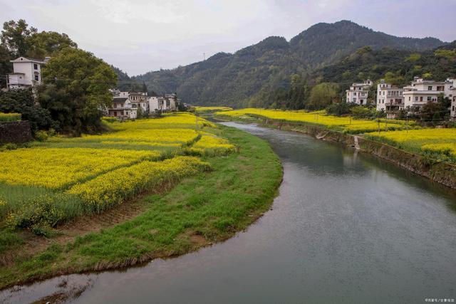 　農(nóng)村自建的兩層別墅